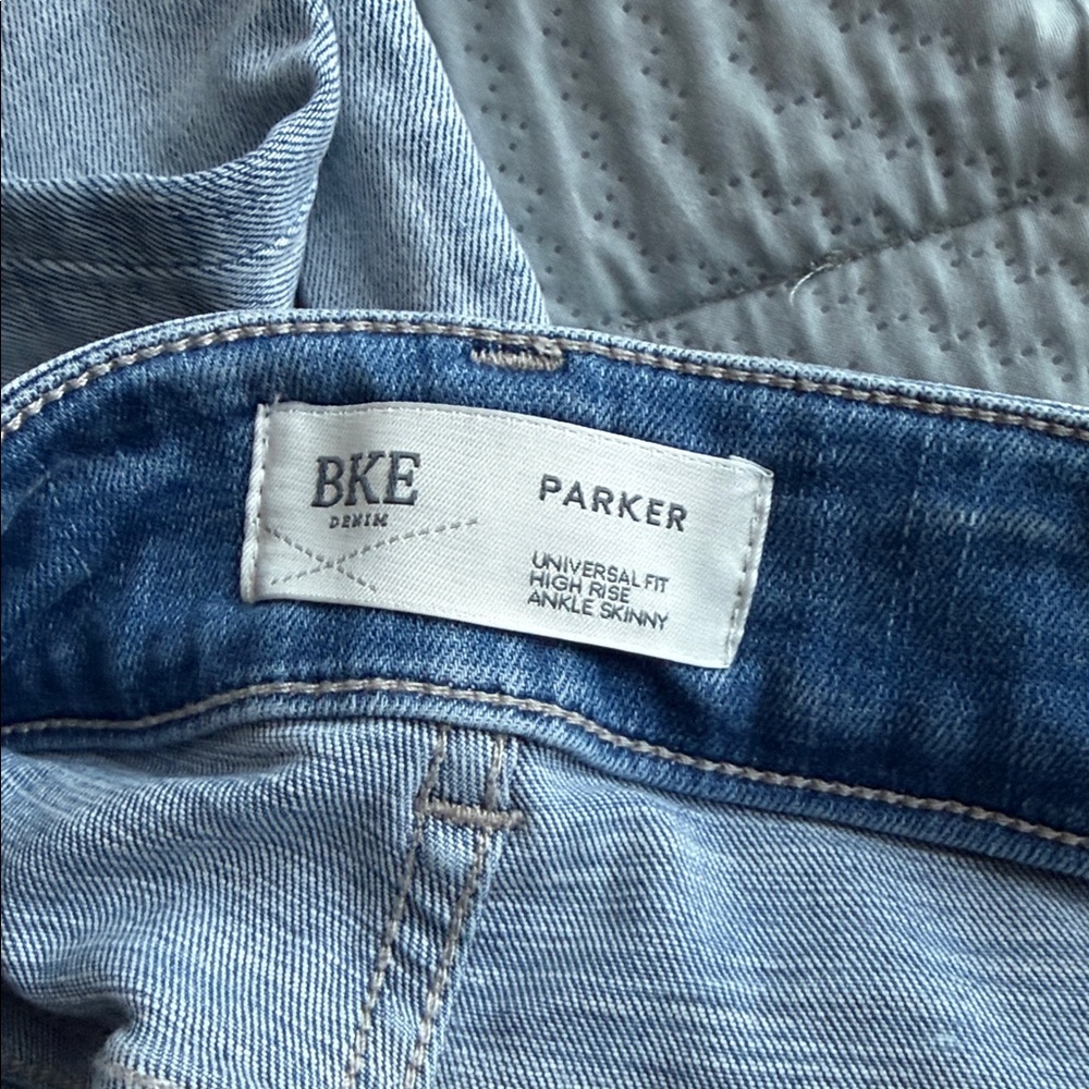 Light Wash Distressed Women's Jeans BKE PARKER - Picture 4 of 10